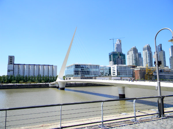 Puente de la Mujer - Puerto Madero en Buenos Aires. Fotografía Walter Raymond