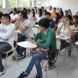 ¿Qué hay de cierto en el mito de la “invasión” de estudiantes chilenos a Argentina?