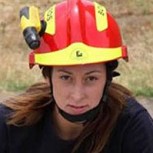Esta foto de una mujer bombero que combatía gigantesco incendio está dando mucho de qué hablar