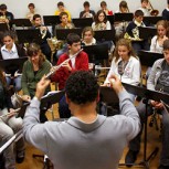 Despiden a profesor de música por usar lenguaje inclusivo y promover la ideología de género en clase