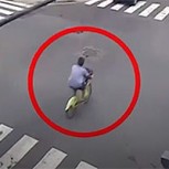 Video: Ciclista persigue y atrapa a ladrón que le robó en moto y recibe aplausos por su temeraria acción