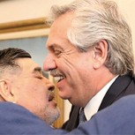 Maradona visitó al presidente Fernández y saludó desde los balcones de la Casa Rosada