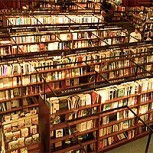 Embajador de importante país es descubierto hurtando un libro de once dólares: Videos lo delataron