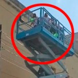 Amigas arrendaron una grúa para poder saludar a una integrante del grupo internada