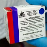 Autoridades argentinas recomiendan la vacuna rusa en mayores de 60 años pese a falta de información