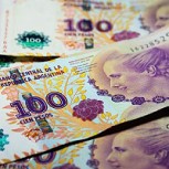 Dinero argentino es ofrecido como souvenir en Barcelona: Una triste cara de la crisis