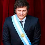 Javier Milei asumió como Presidente argentino rompiendo el protocolo al firmar