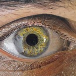 Dibujos hiperrealistas de ojos hechos con lápices de color