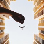 El “Instagrammer” Varun Thota se convierte en un piloto instantáneo con un avión de juguete y un iPhone