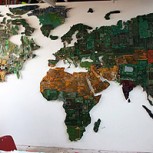 El mapa del mundo hecho con computadores reciclados por Susan Stockwell