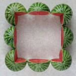Sakir Gökçebag: Imperdible arte geométrico con precisos cortes de frutas