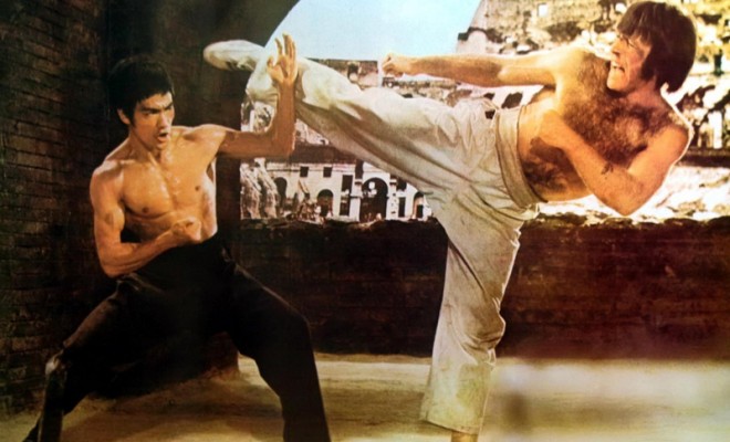 Pelicula De Bruce Lee Y Chuck Norris "Fatality" de Bruce Lee a Chuck Norris: Recrean el letal golpe de