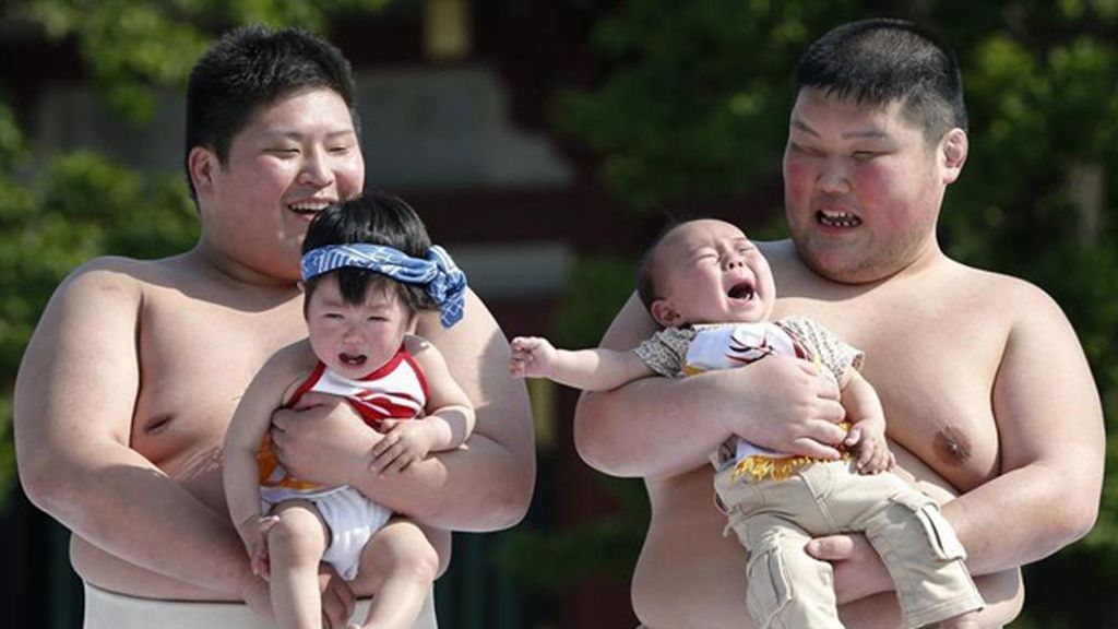 Luchadores De Sumo Hacen Llorar A Bebes Para Ganar Extrano Concurso En Japon Guioteca