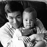 Fotos poco conocidas de Bruce Lee y su hijo Brandon: ¿Cómo era la relación entre ellos?