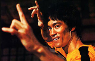El buzo amarillo de Bruce Lee: La historia de la ic&oacute;nica prenda deportiva