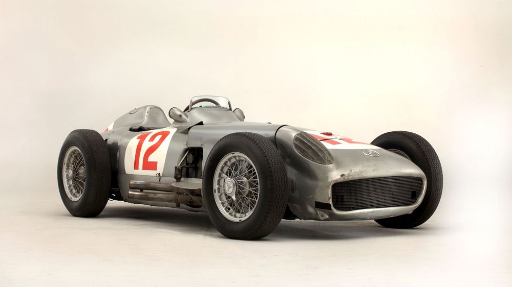 Fangios-F1-W196R-Mercedes-1