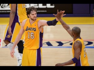 Lakers y Clippers pasan a segunda ronda en los Playoffs de la NBA