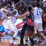 Partido de básquetbol en Filipinas dio lugar a brutales agresiones entre jugadores: Golpes bajos incluidos
