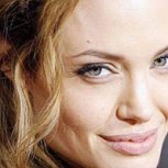Conoce a la doble de Angelina Jolie que prefiere ser oficinista en vez de modelo