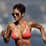 Halle Berry presume su figura en bikini a los 51 años y nadie queda indiferente
