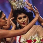 Escándalo en Miss Sri Lanka: Le arrancan la corona a la reina en pleno escenario por su estado civil