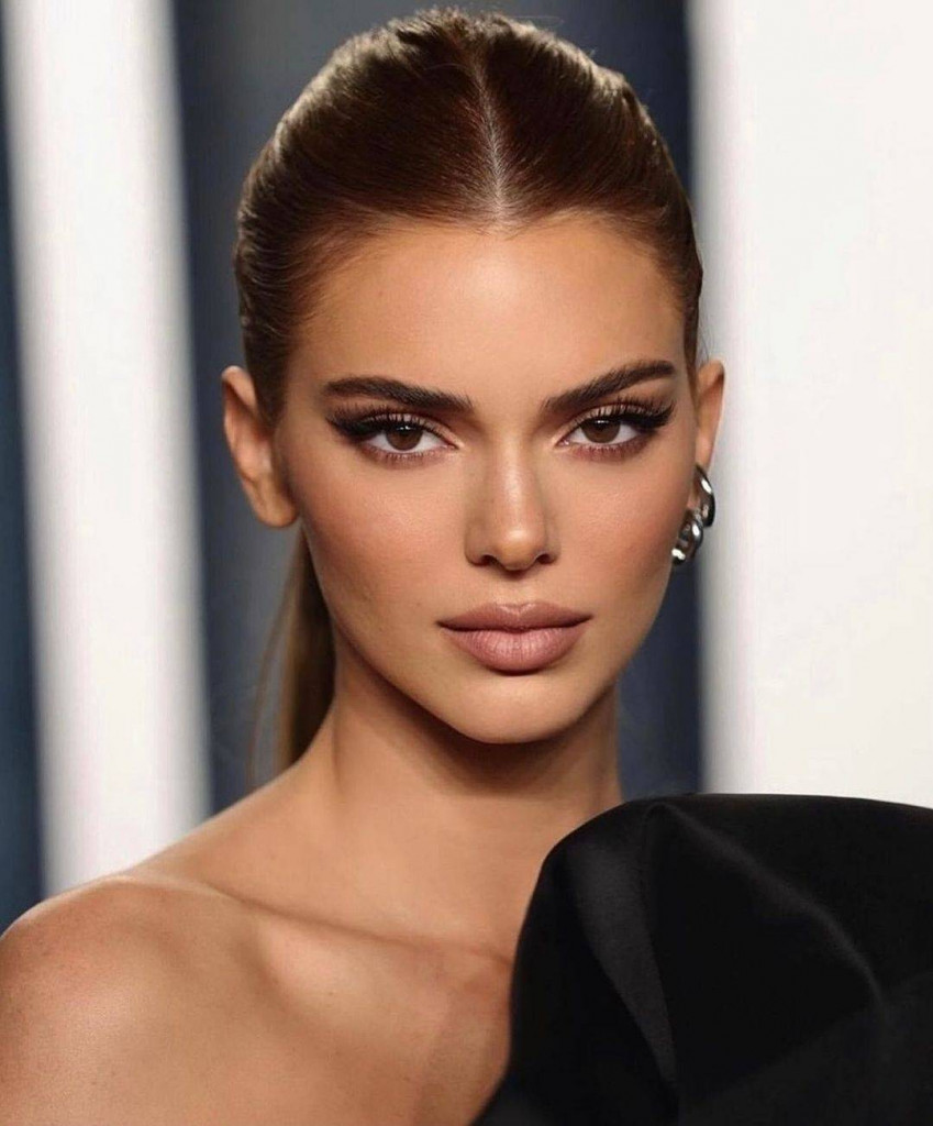 Kendall Jenner con maquillaje lifting