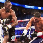 Gamboa pierde su invicto ante Crawford: Detalles de una pelea memorable