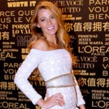 El sexy regreso de Blake Lively como rostro de marca de maquillaje