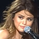 Selena Gomez llora en medio de un concierto por la muerte de Christina Grimmie