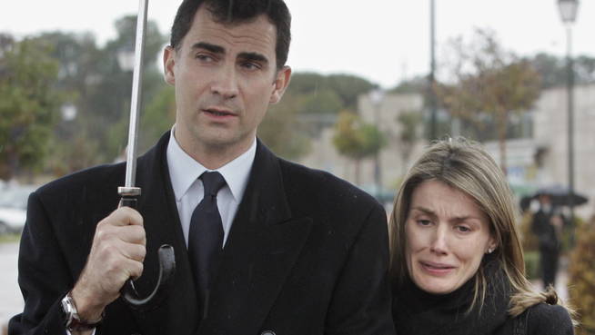 tres-cantos-local-caption-spain-s-crown-princess-letizia-right-accompanied-by-her-husband-crown-prince-felipe-cries-as-she-remembers-her-sister-erika-ortiz-after-attending-her-youngest-sister-s-cremation-at-la-paz-cem