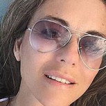 Elizabeth Hurley posa sin complejos en microbikini a sus 52 años: ¿Cómo se ve?