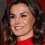 Reina Letizia usó el mismo vestido que lució hace casi 40 años Sofía: ¿A cuál le queda mejor?