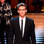 Hijo de Cindy Crawford recibe duras críticas: ¿Se arruinó la cara o hizo una jugada maestra?