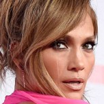Jennifer López impacta en la portada de Allure con el cabello bien corto
