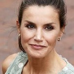 La Reina Letizia reaparece usando uno de sus colores favoritos a pesar de las críticas que recibe