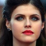 Alexandra Daddario comparte foto de su llegada a las paradisiacas playas griegas