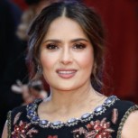 Salma Hayek posa por primera vez junto a su hija y las redes se llenan de felicitaciones