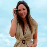 Kel Calderón luce muy sofisticada en un evento con este vestido