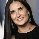 Demi Moore continúa destacando a sus 61 años: Asistió a aniversario de Dolce & Gabanna