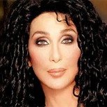 Cher deslumbra a sus 78 años con un estilo juvenil: Cantante asistió a evento con su novio y su hijo