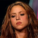Shakira falla en un paso de baile y sufre dolorosa caída en pleno concierto: Mira el momento exacto