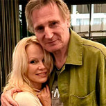 ¿Pamela Anderson “rechazó” a Liam Neeson? Actor irlandés reveló que se “enamoró” de ella en un set