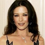Hija de Catherine Zeta-Jones luce vestido que su madre usó hace 20 años: Deslumbró a todos