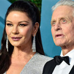Locura por la pareja: Catherine Zeta-Jones y Michael Douglas están en Chile y hablaron con un seguidor