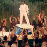 Nadie lo notó: Más de 300 personas se disfrazaron de plantas en el show de Bad Bunny por un increíble sueldo