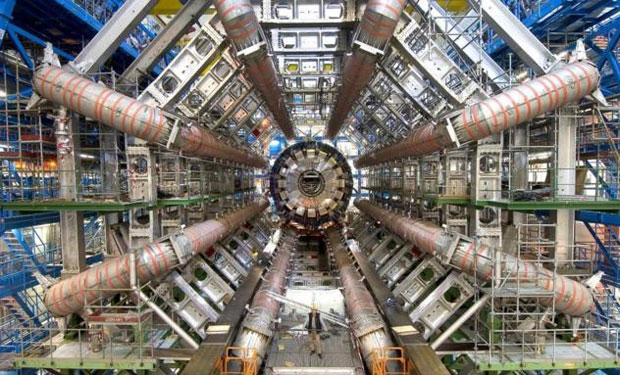 Foto: Gran colisionador de hadrones del CERN. /granadablogs.com