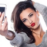 ¿Te gusta tomarte muchas selfies? Científico advierte que afición no es normal