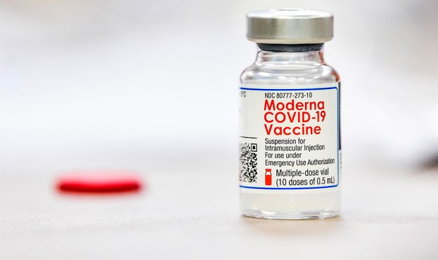 vacuna-covid-moderna-protocolo-hipersensibilidad-4193_620x368