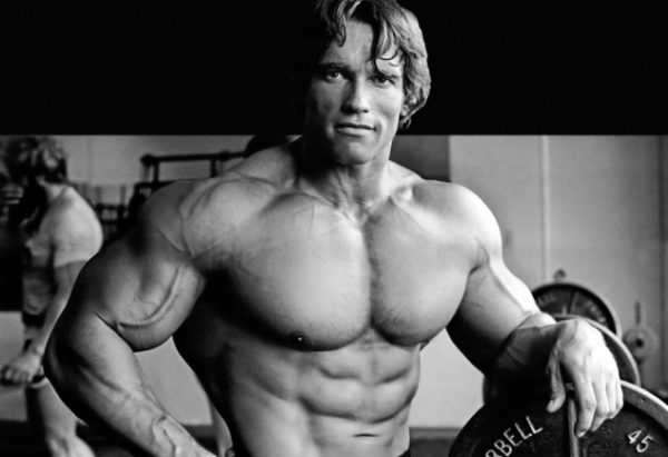 Arnold Schwarzenegger joven fisicoculturista