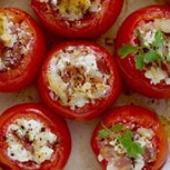 Tomates Rellenos con Cebolla y Huevo, sabroso plato de entrada o principal